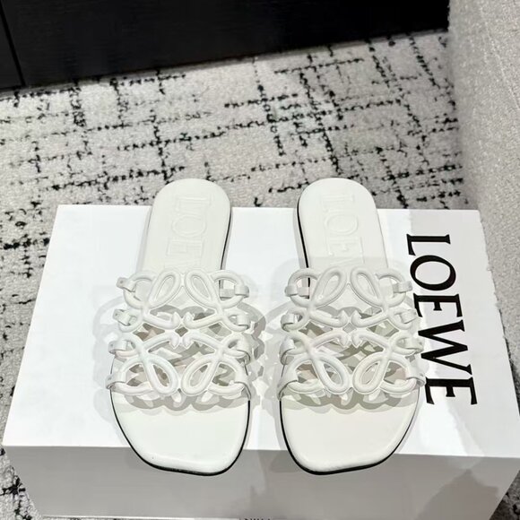 Loewe Shoes - Brand New🌲🌲Loewe White  Leather Sandals
